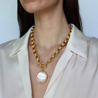 Mother of Pearl Pendant Necklace